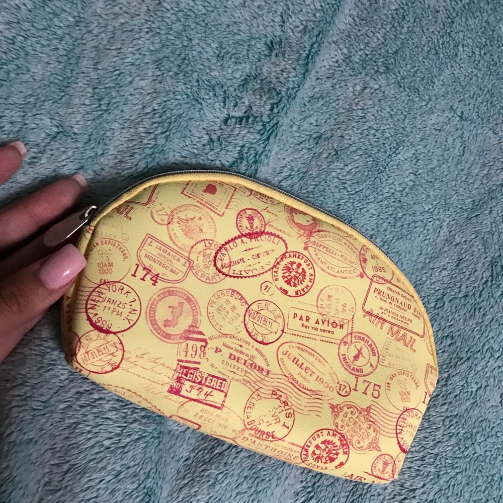 Ipsy bag and comes with freebie!!